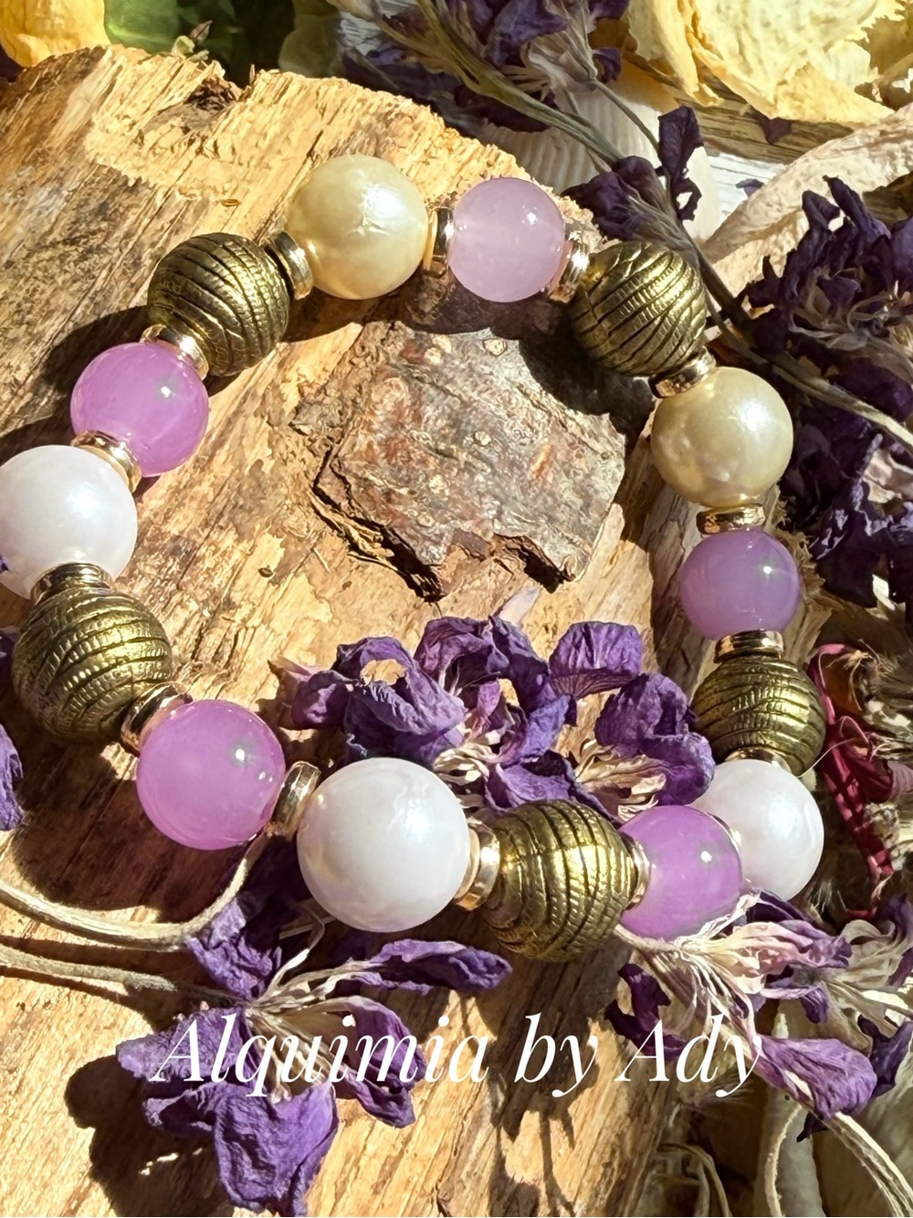 Alquimia Lilac and Pearl Bead Bracelet with Antique Gold Accents
